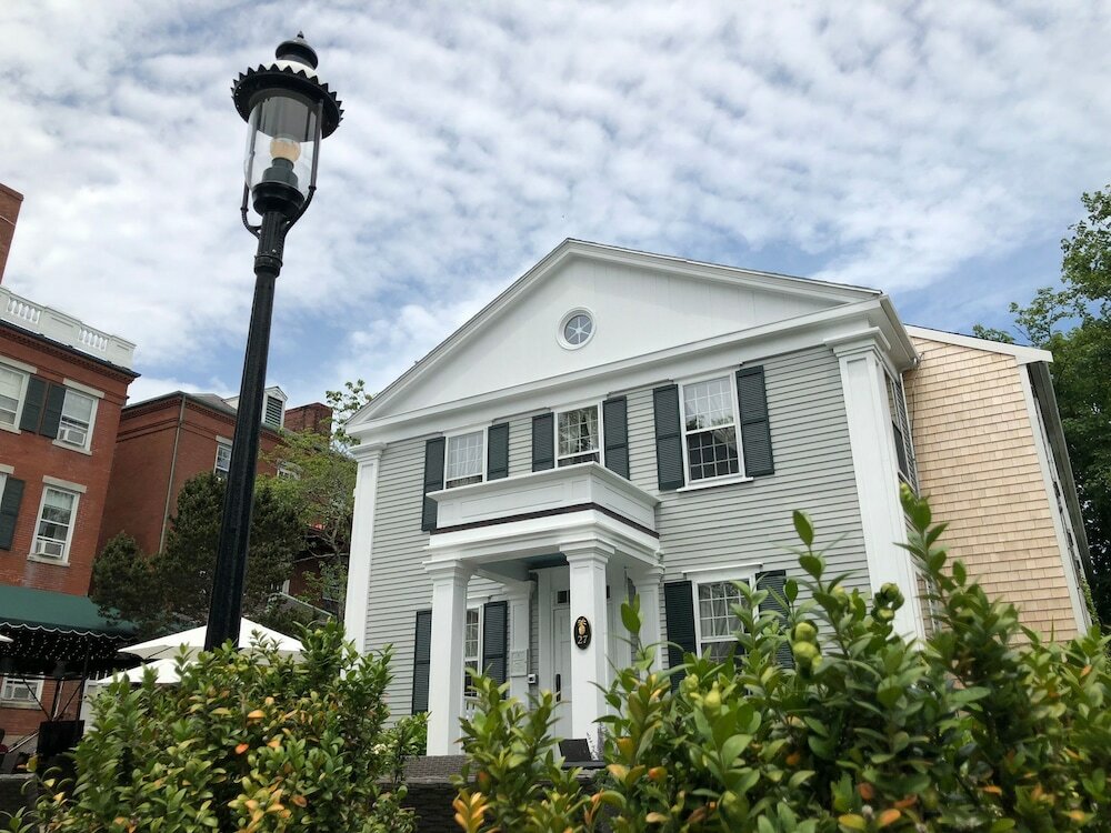 Фото Jared Coffin House