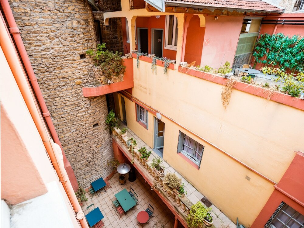 Фото Au Patio Morand Hotel