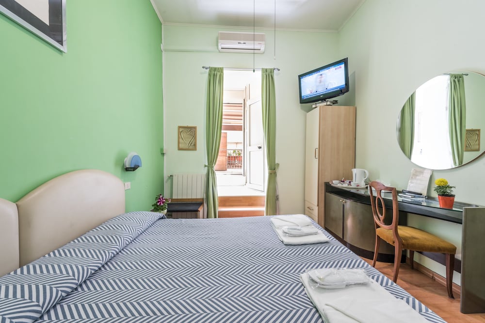 Фото A Roma San Pietro Best Bed & Breakfast