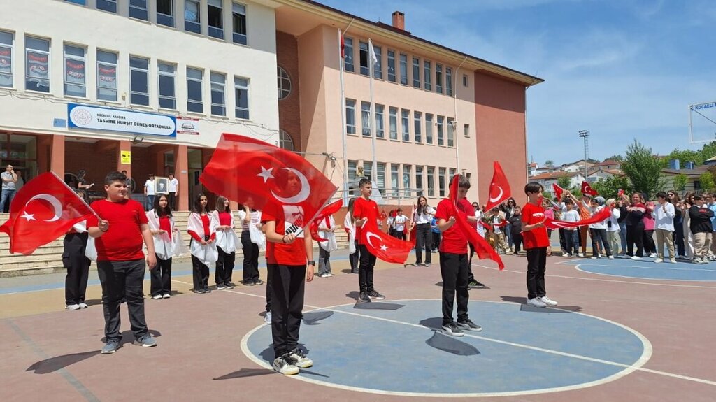 School Tasvire Hursit Gunes Ilkogretim Okulu, Kandira, photo