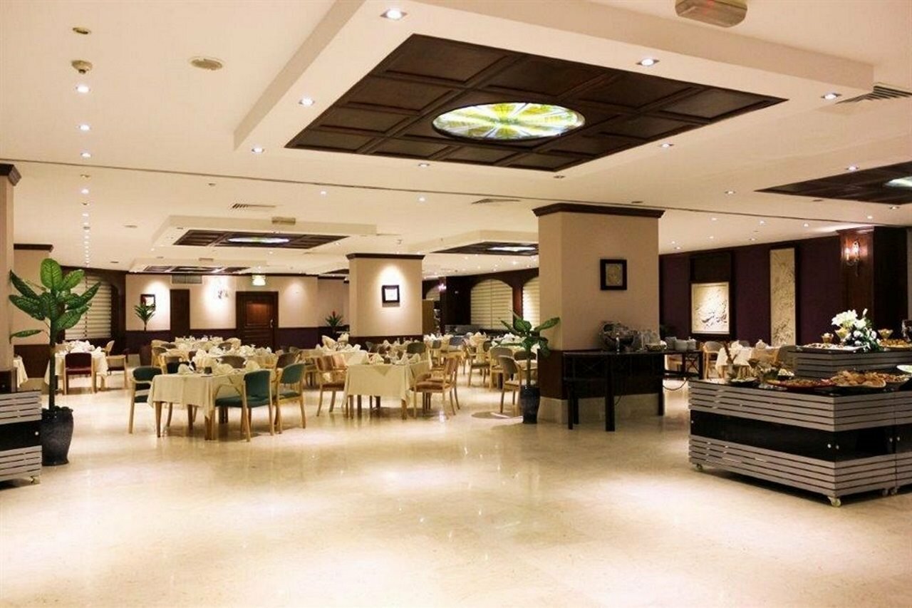 Фото Days Inn by Wyndham Hotel Suites Amman