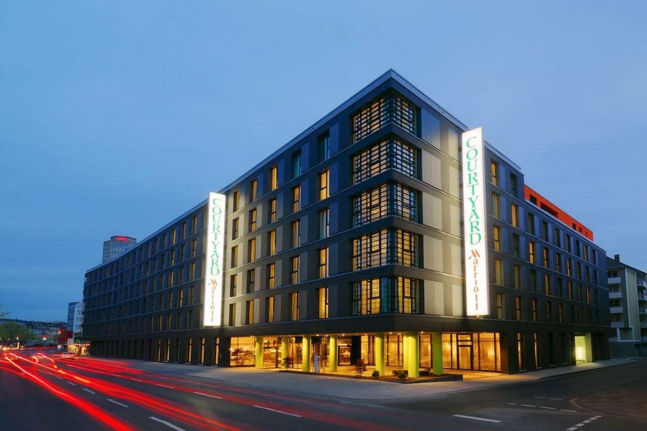 Фото Courtyard by Marriott Cologne