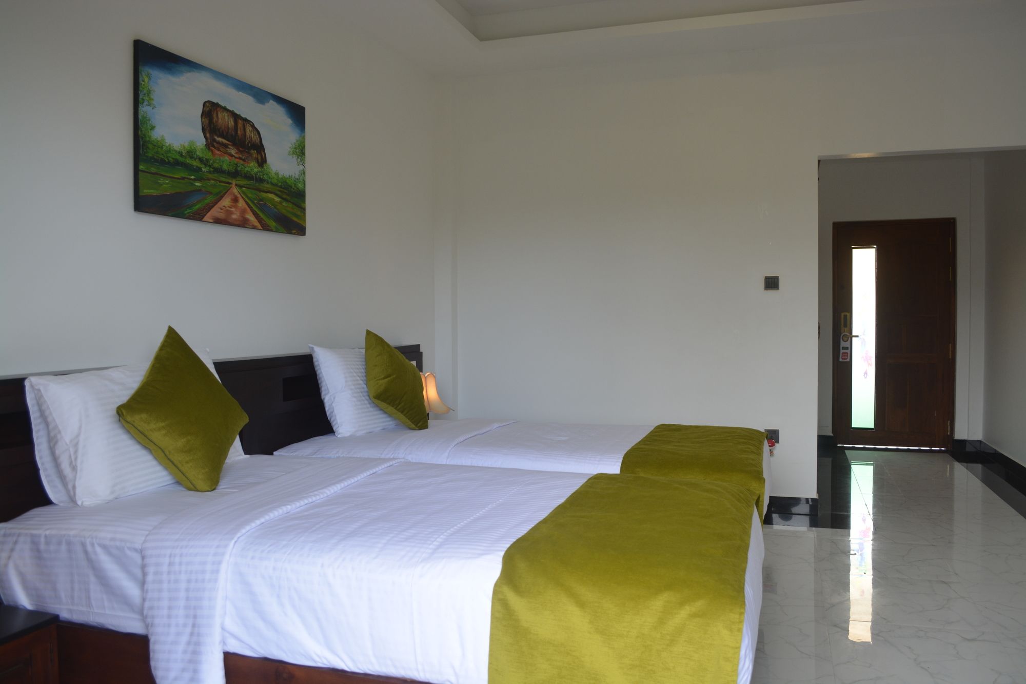 Фото Hotel Golden Ray Dambulla