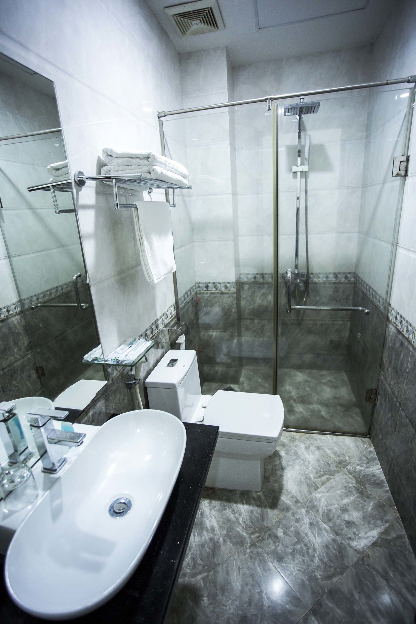 Фото New Lotus Hotel