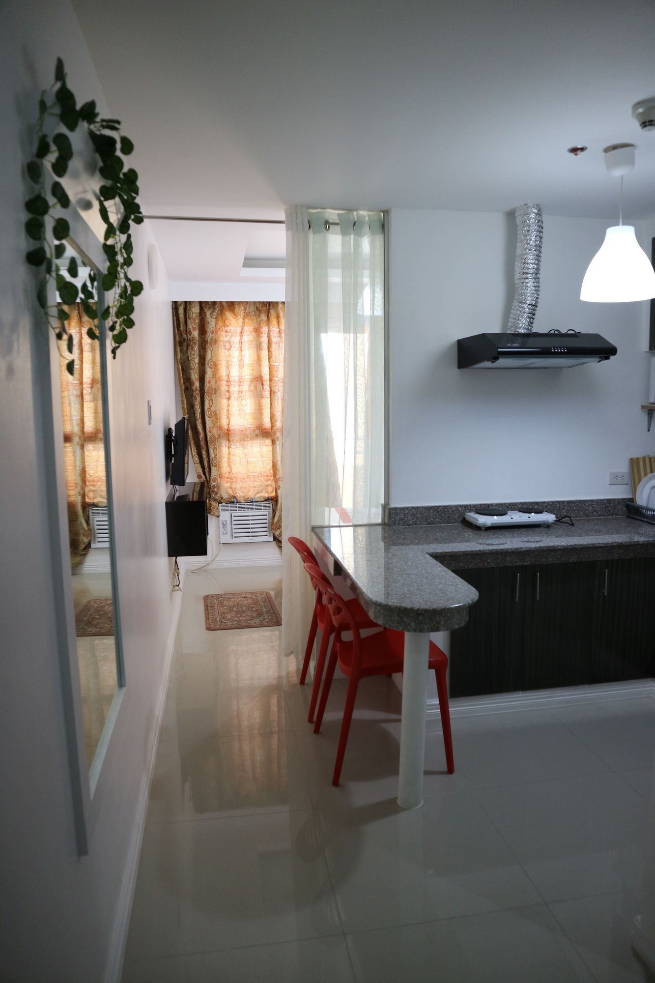 Фото Sea Pearl Manila Suites