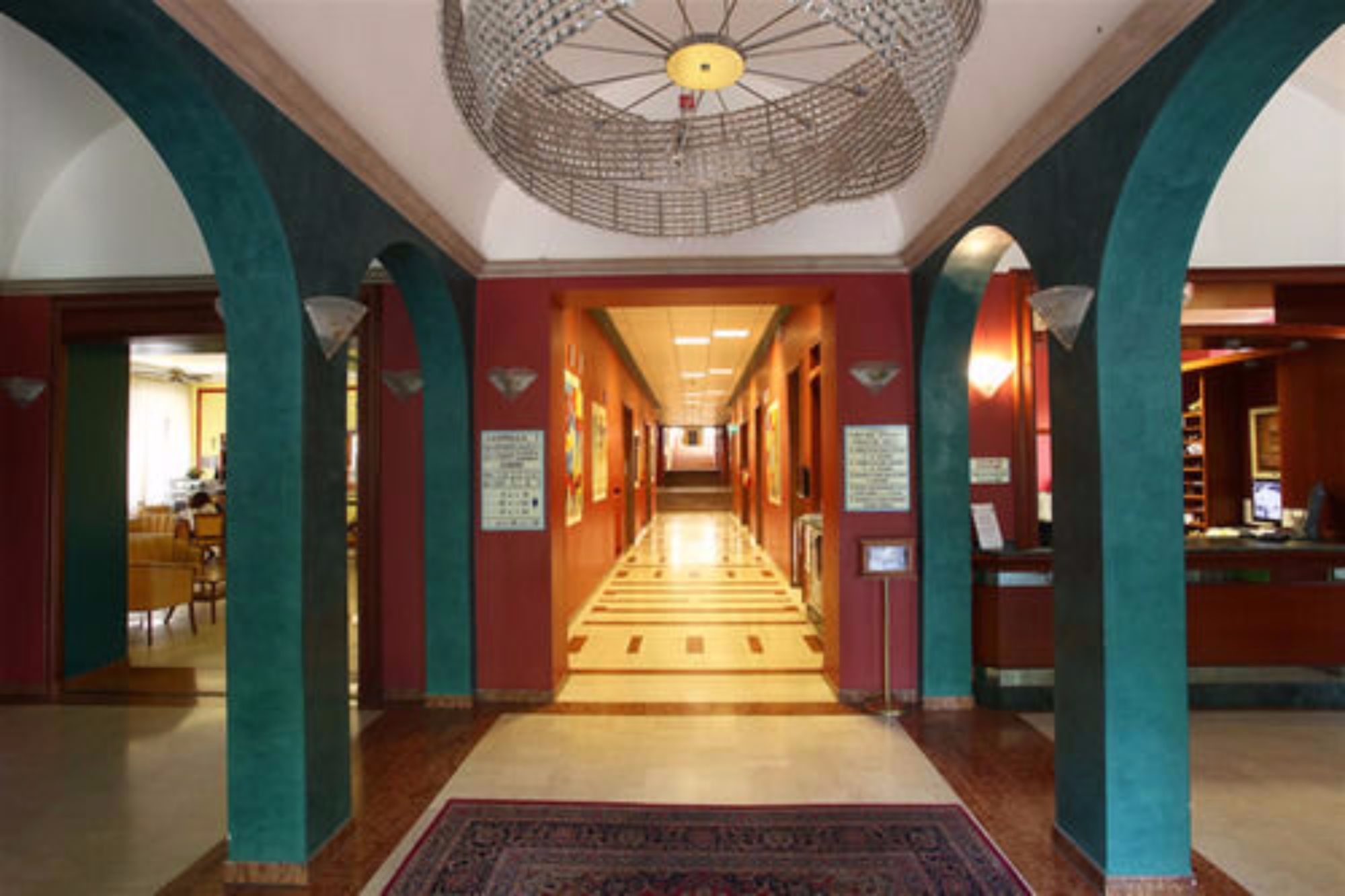 Фото отеля 2