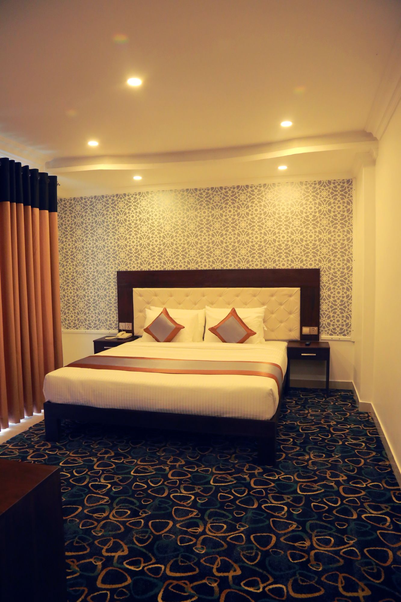 Фото Galaxy Grand Hotel