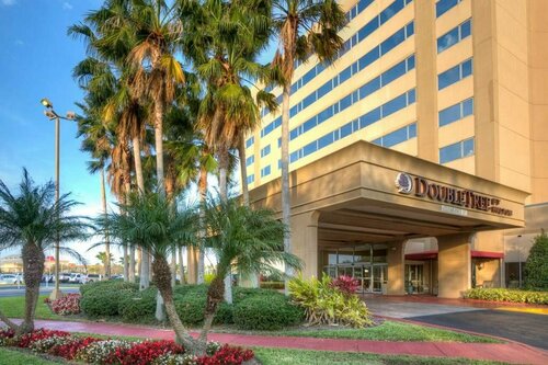 Внешний вид отеля DoubleTree by Hilton Orlando Airport в Орландо, фото 1