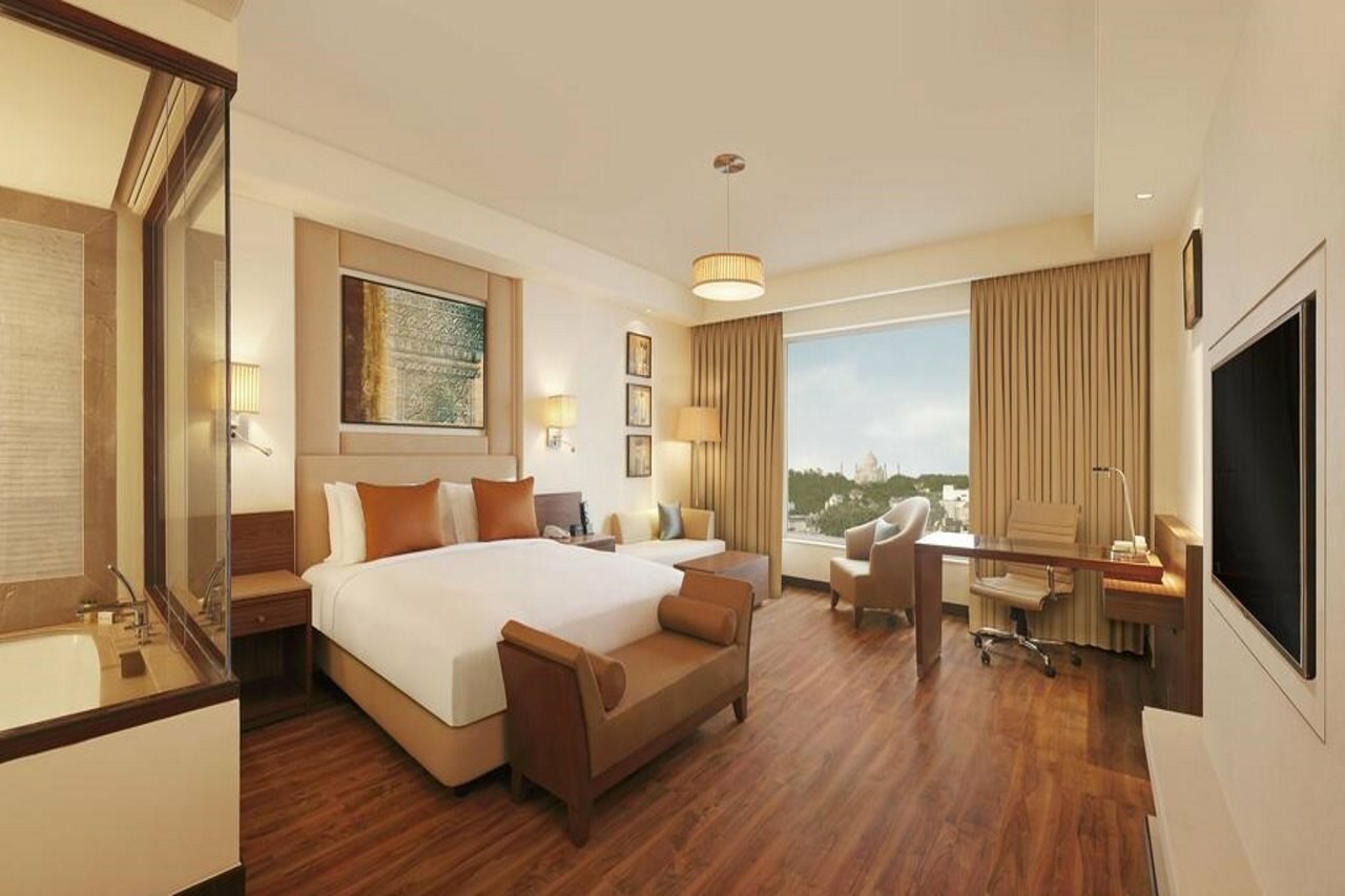 Фото DoubleTree by Hilton Hotel Agra