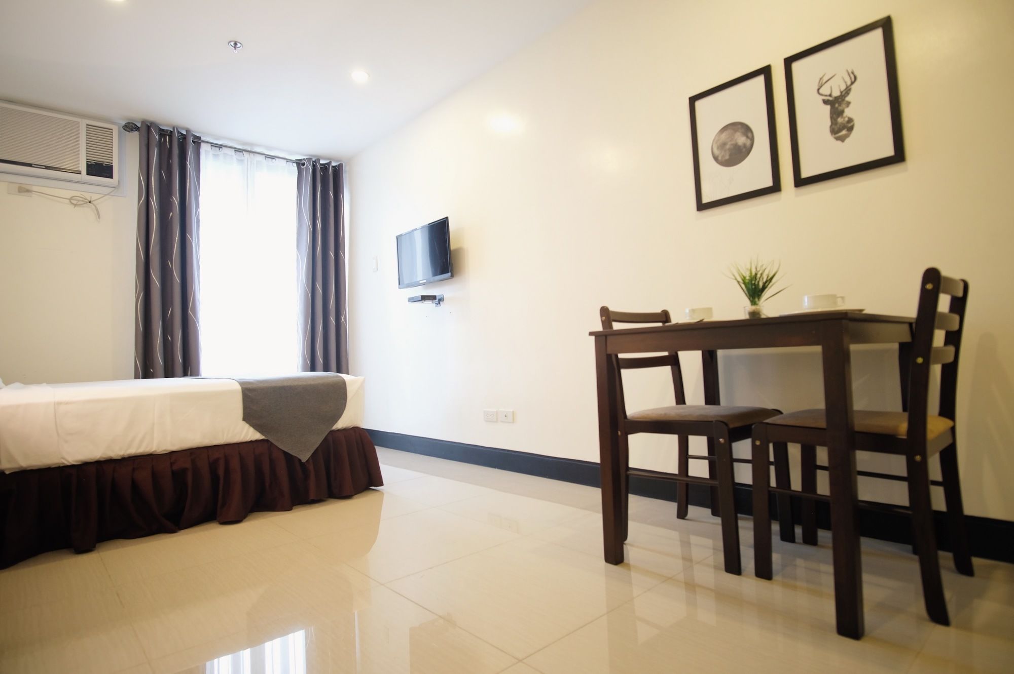 Фото Artemis Place Makati Hotel