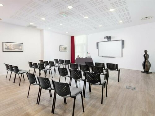 Гостиница Seven Urban Suites Nantes Centre в Нанте