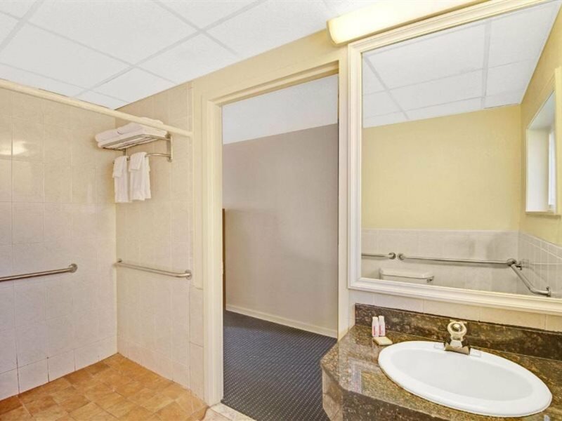 Фото Super 8 by Wyndham Milford/New Haven