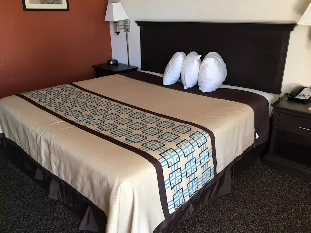 Фото Days Inn by Wyndham Hobbs