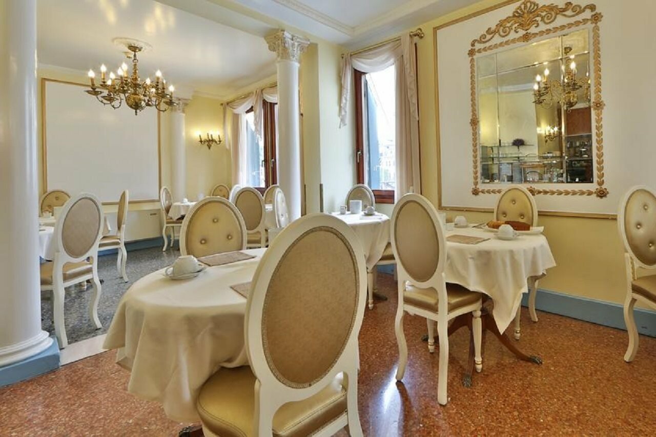 Фото Hotel Arlecchino