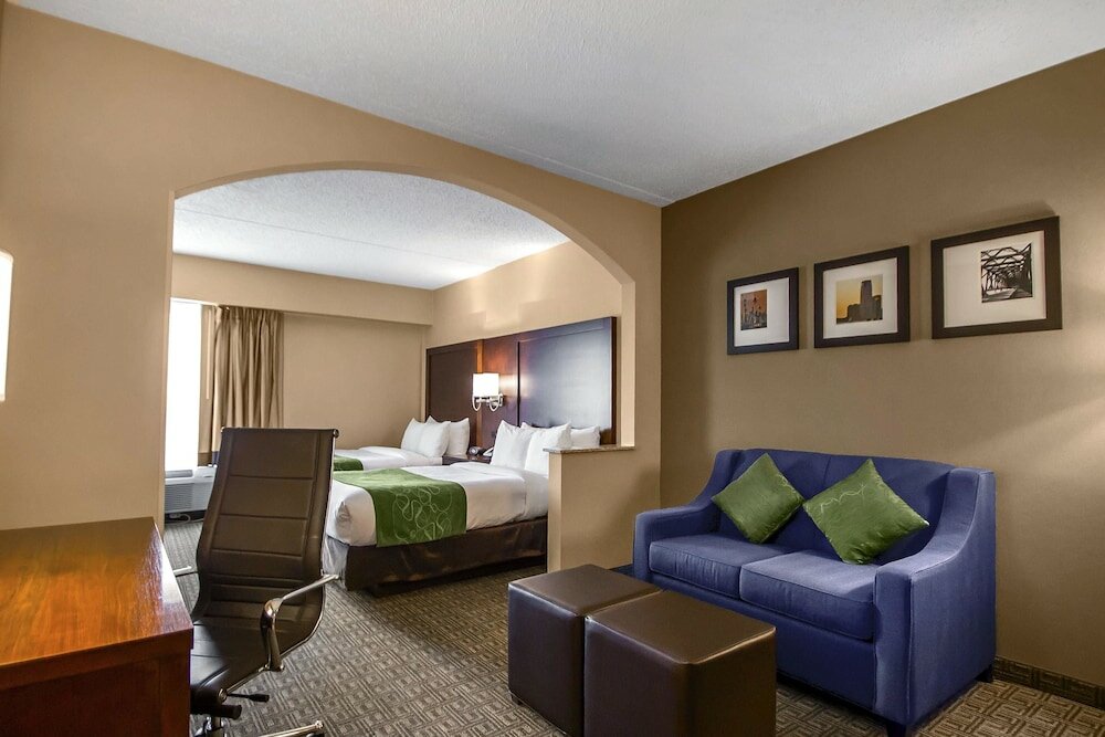 Фото Comfort Suites at Woodbridge