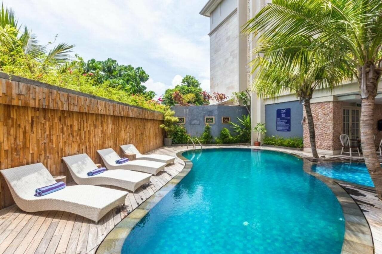 Фото Alron Hotel Kuta Powered by Archipelago