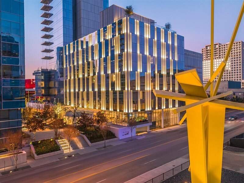 Фото Hall Arts Hotel Dallas, Curio Collection by Hilton