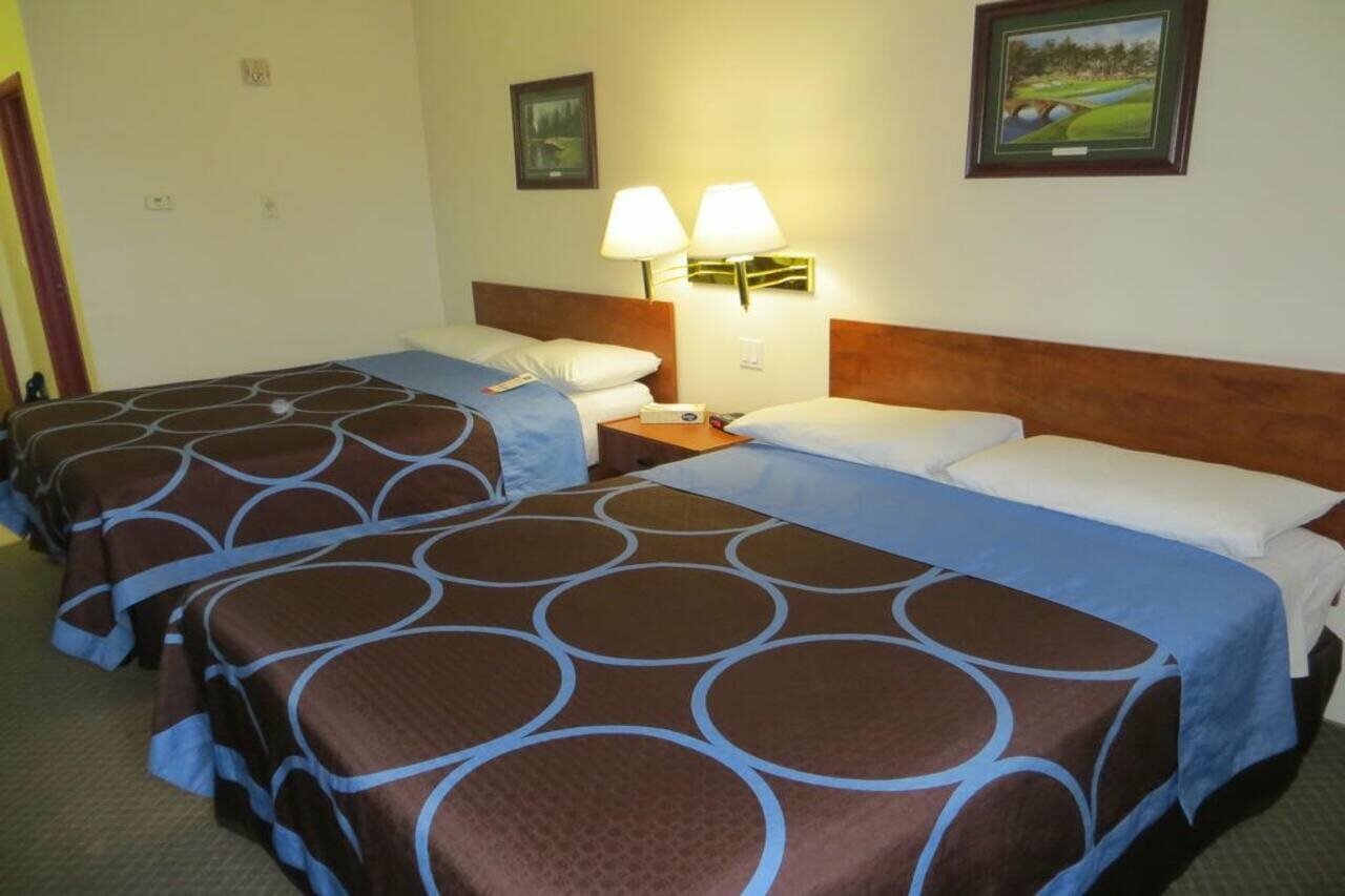 Фото Super 8 Edmonton/west