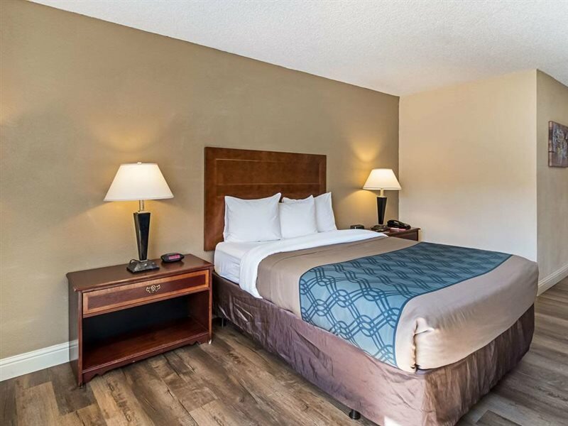 Фото Econo Lodge Inn & Suites Yuba City - Marysville