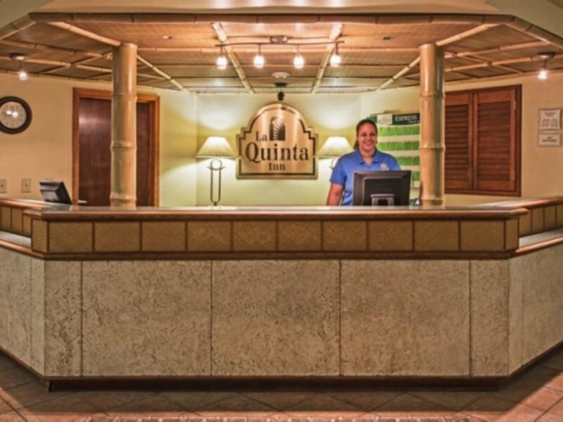 Фото La Quinta Inn by Wyndham Tampa Near Busch Gardens