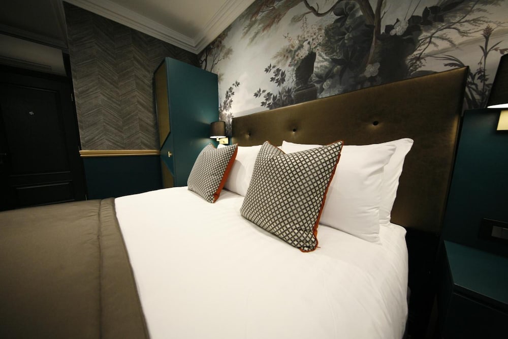 Фото The Portico Hotel