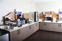 Фото Wingate by Wyndham Roseville/Detroit