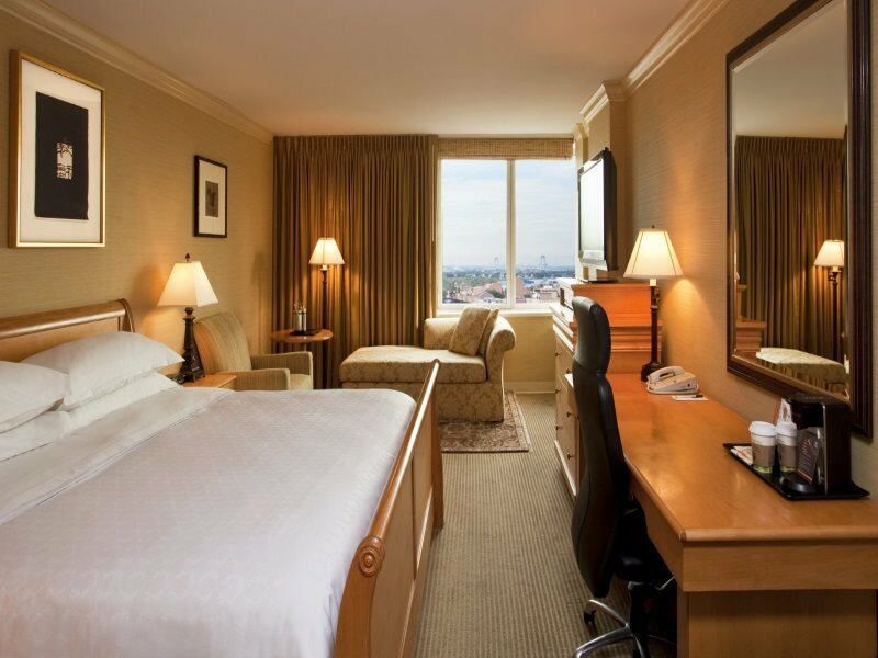 Фото Sheraton LaGuardia East Hotel