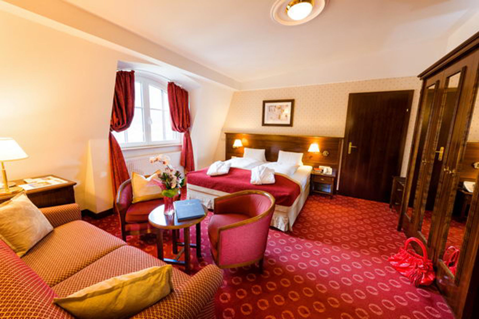 Фото Hotel Salzburger Hof