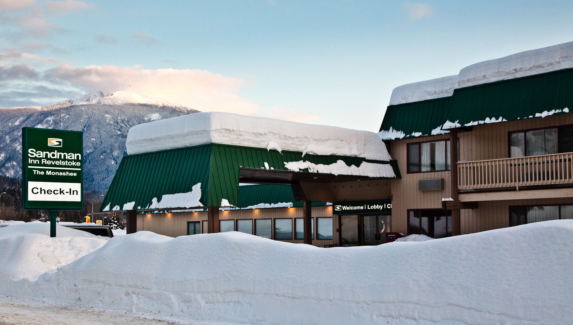 Фото Sandman Hotel Revelstoke