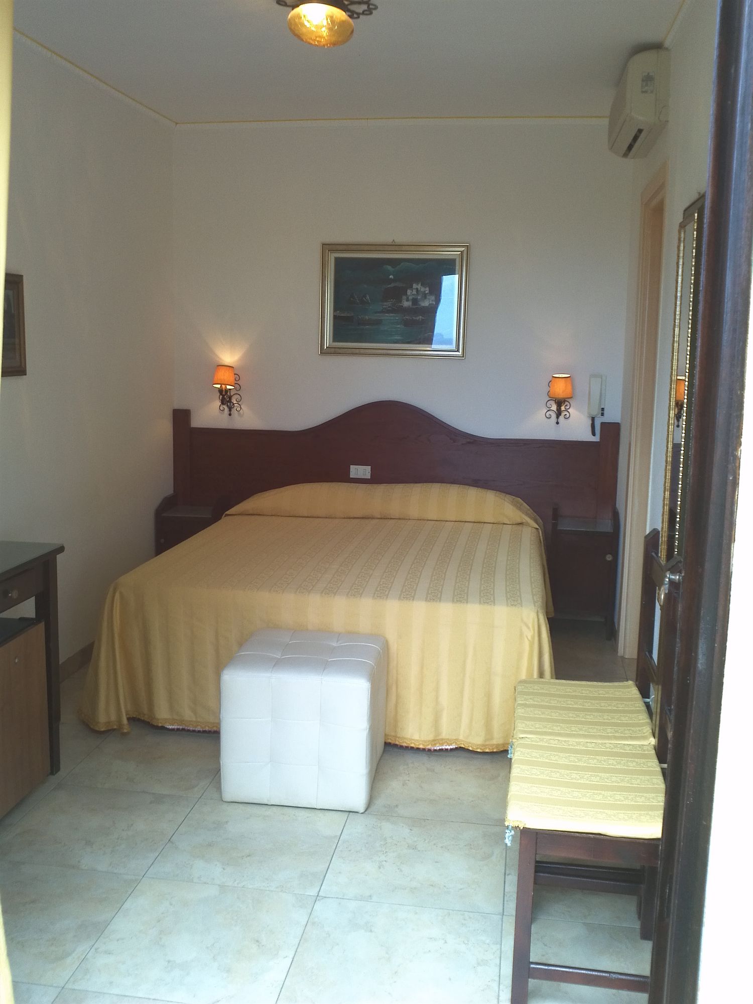 Фото Hotel Abbaruja