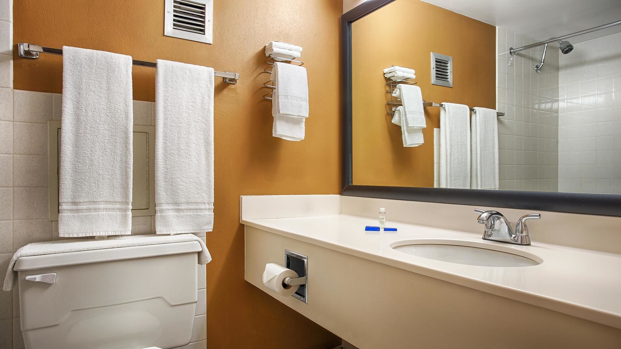 Фото Best Western Riverfront Inn