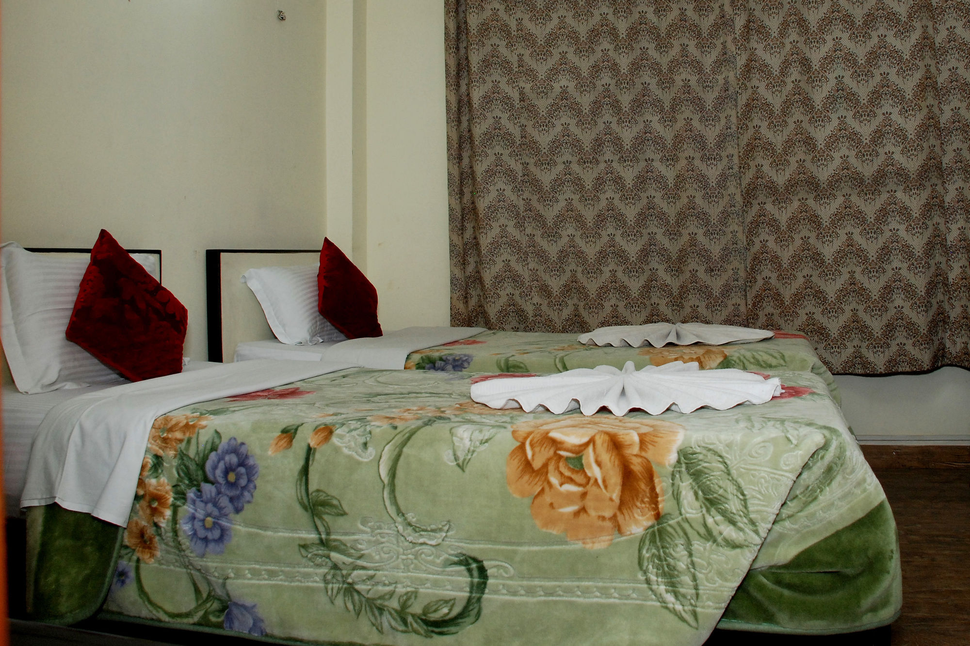 Фото Hotel Pleasure Home