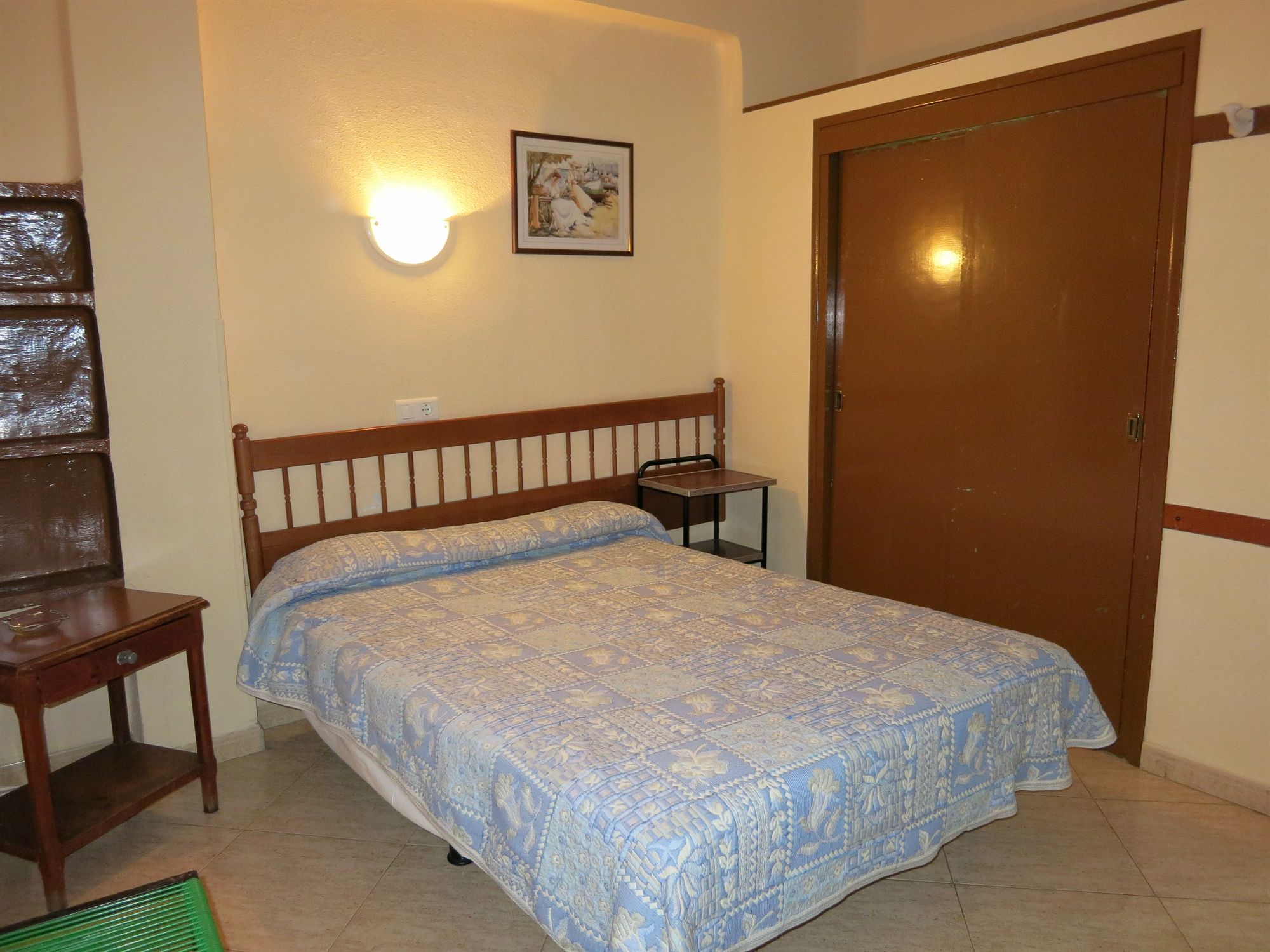 Фото Hostal Guillot