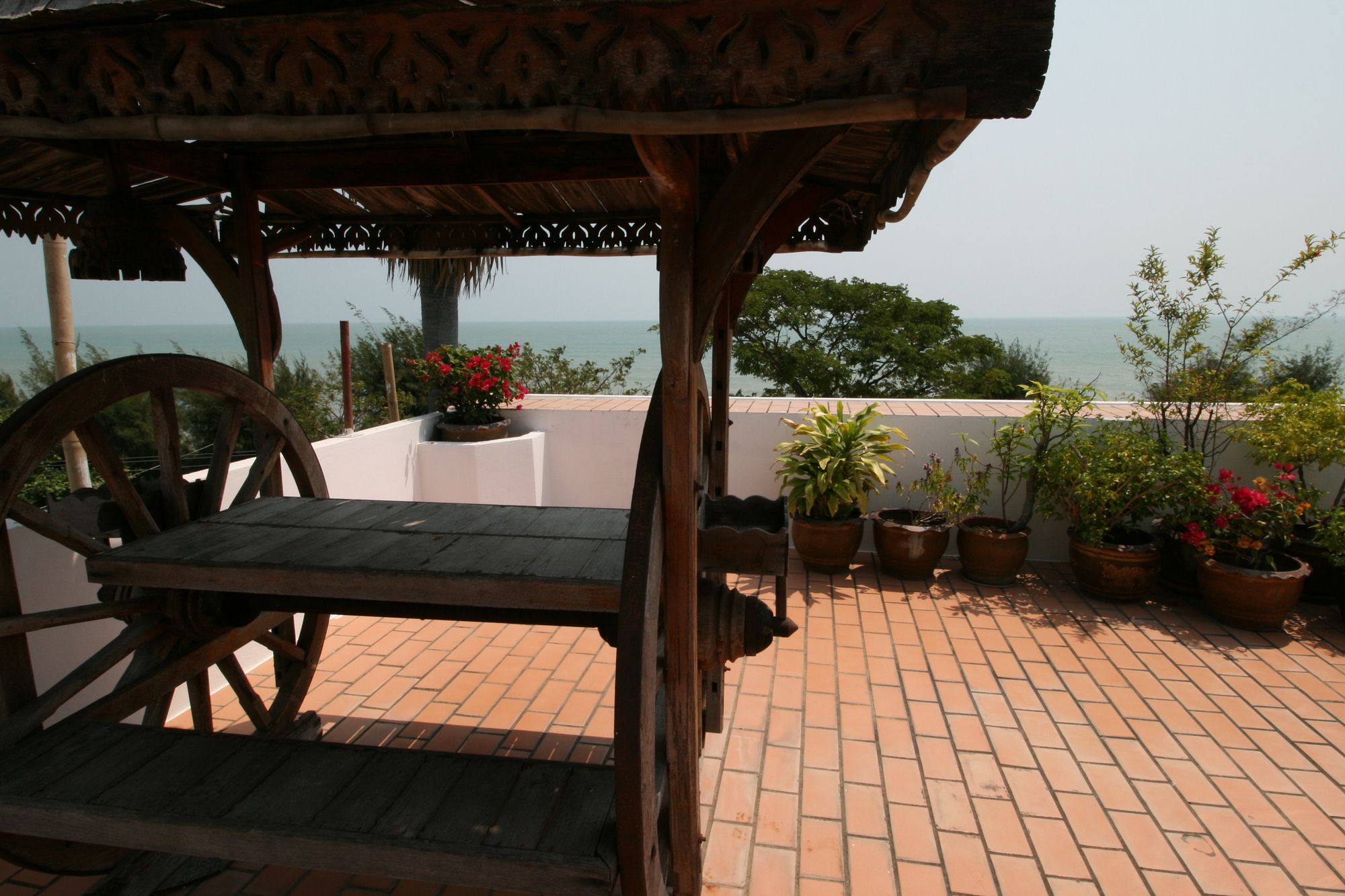 Фото Beachfront Hotel Cha Am