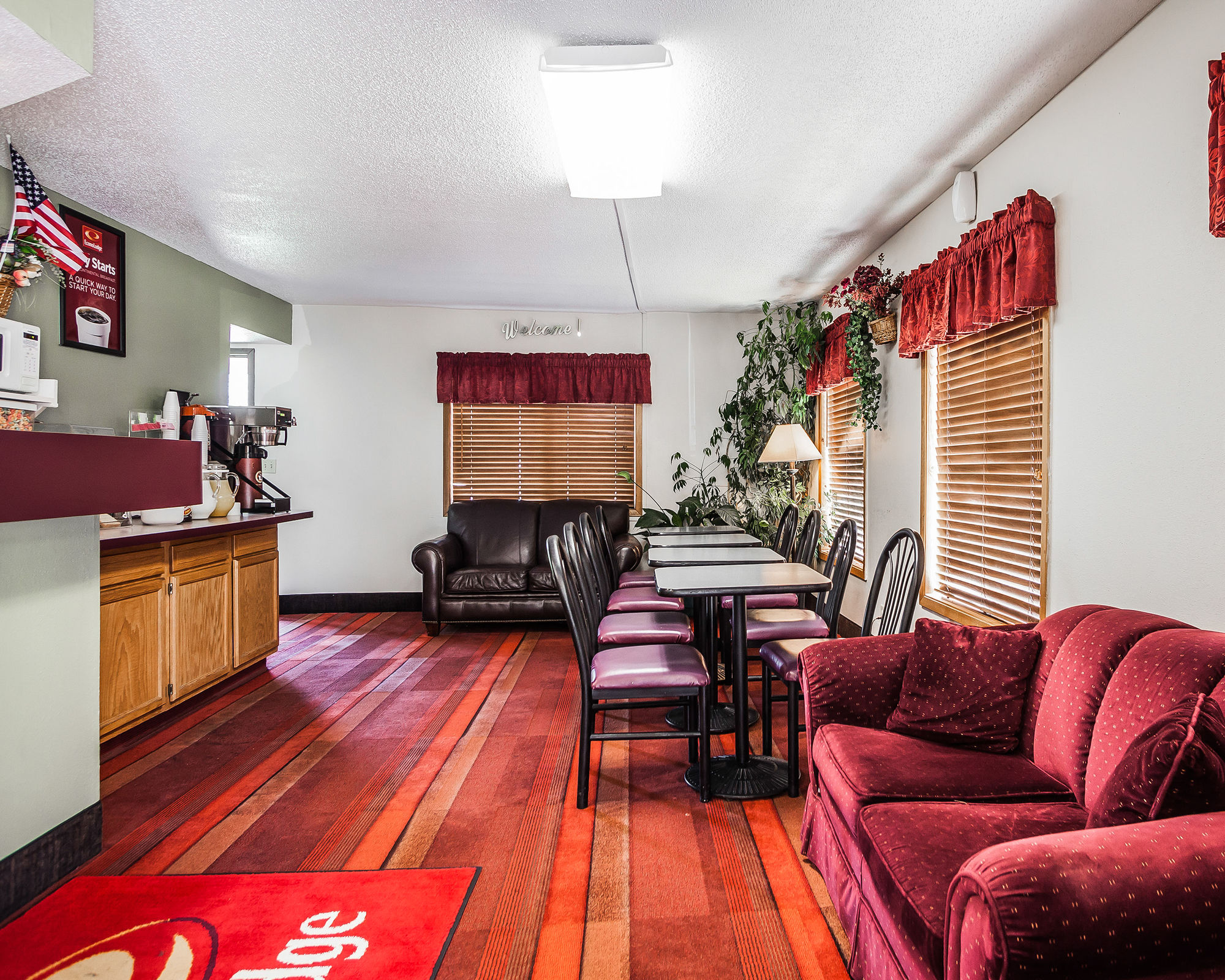 Фото Econo Lodge Urbandale-Northwest Des Moines