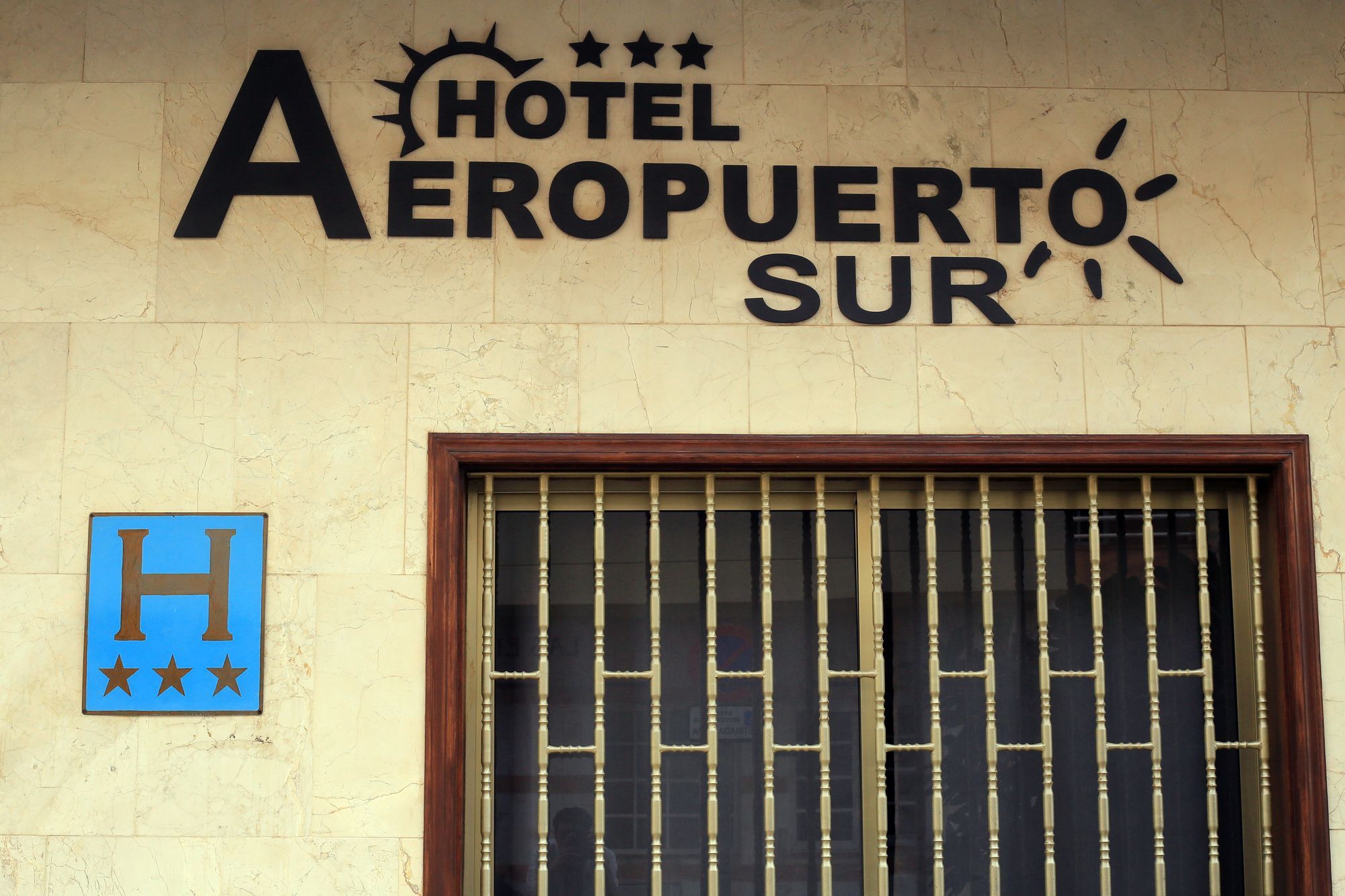 Фото Hotel Aeropuerto Sur