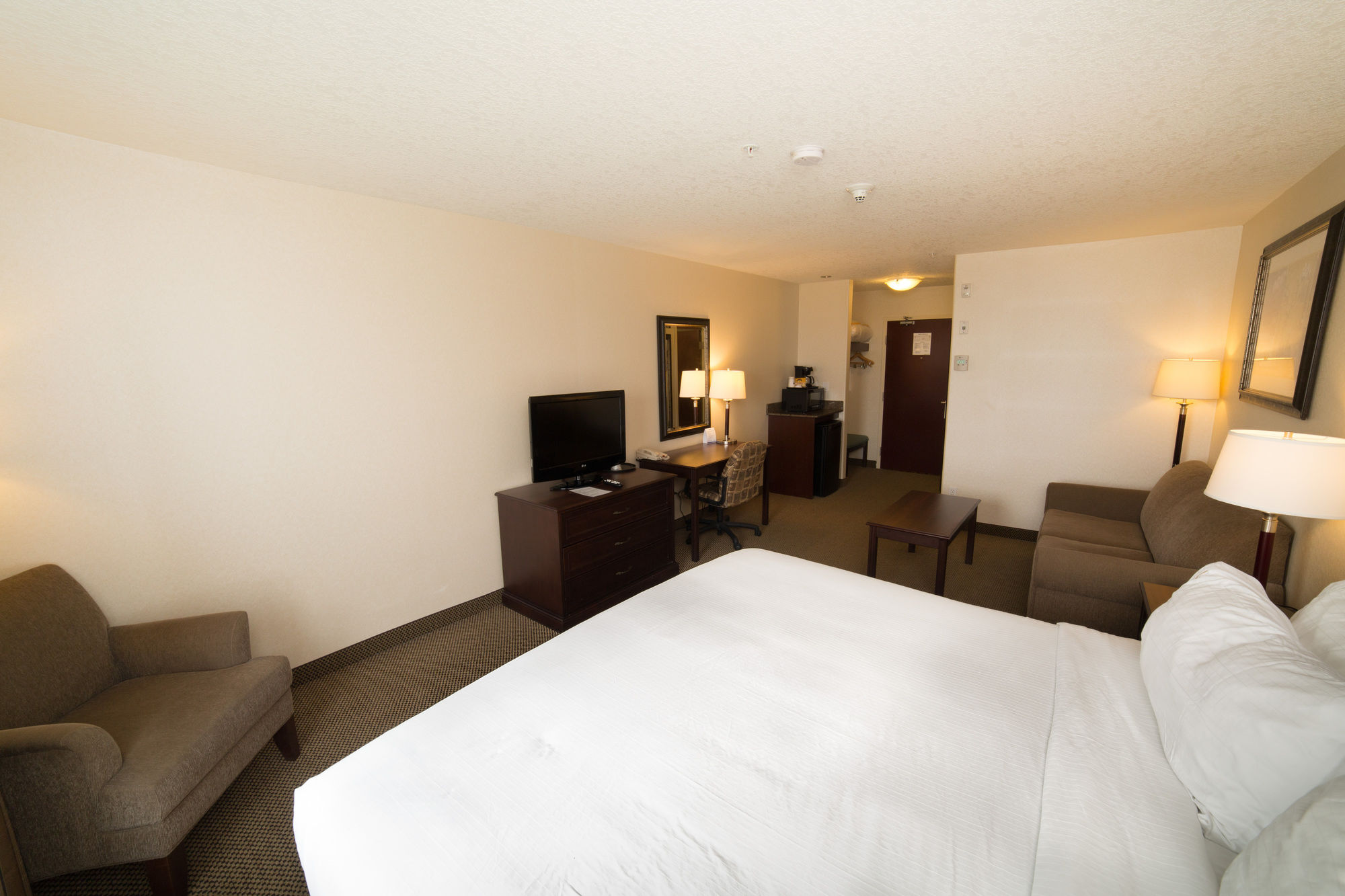 Фото Holiday Inn Express Hotel & Suites Whitecourt, an Ihg Hotel
