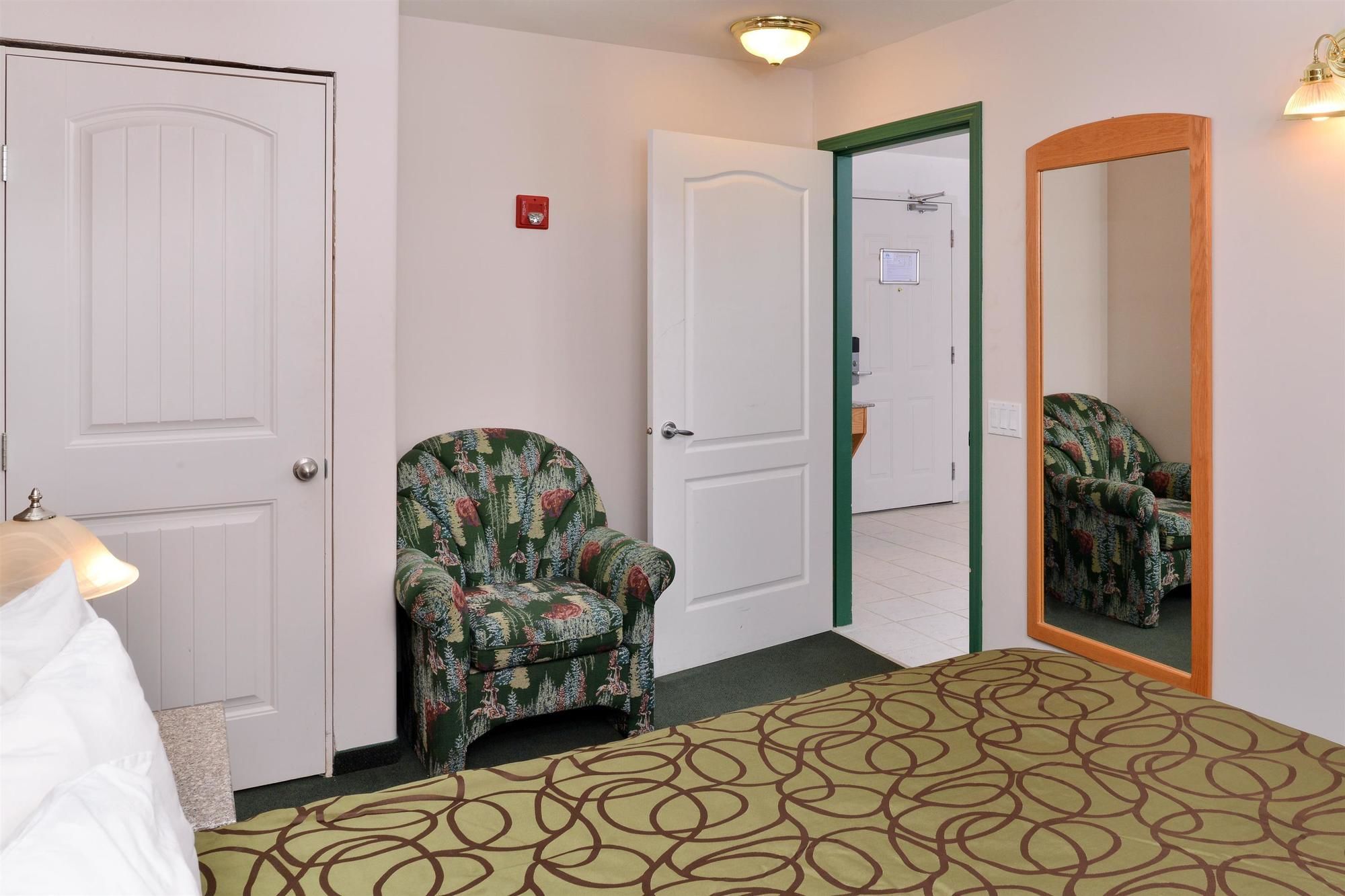 Фото Canadas Best Value Inn Valemount