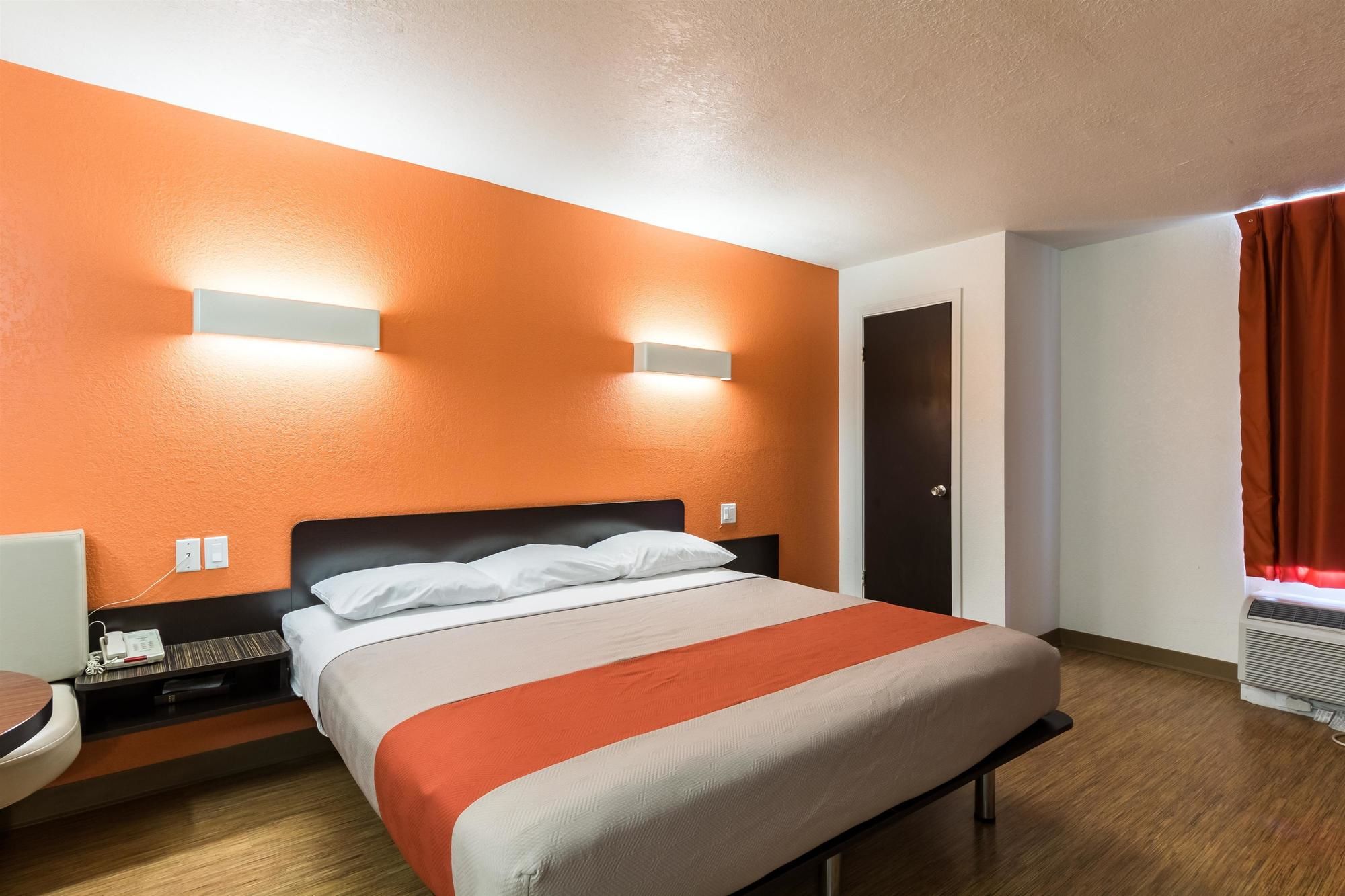 Фото Motel 6 Uvalde, Tx