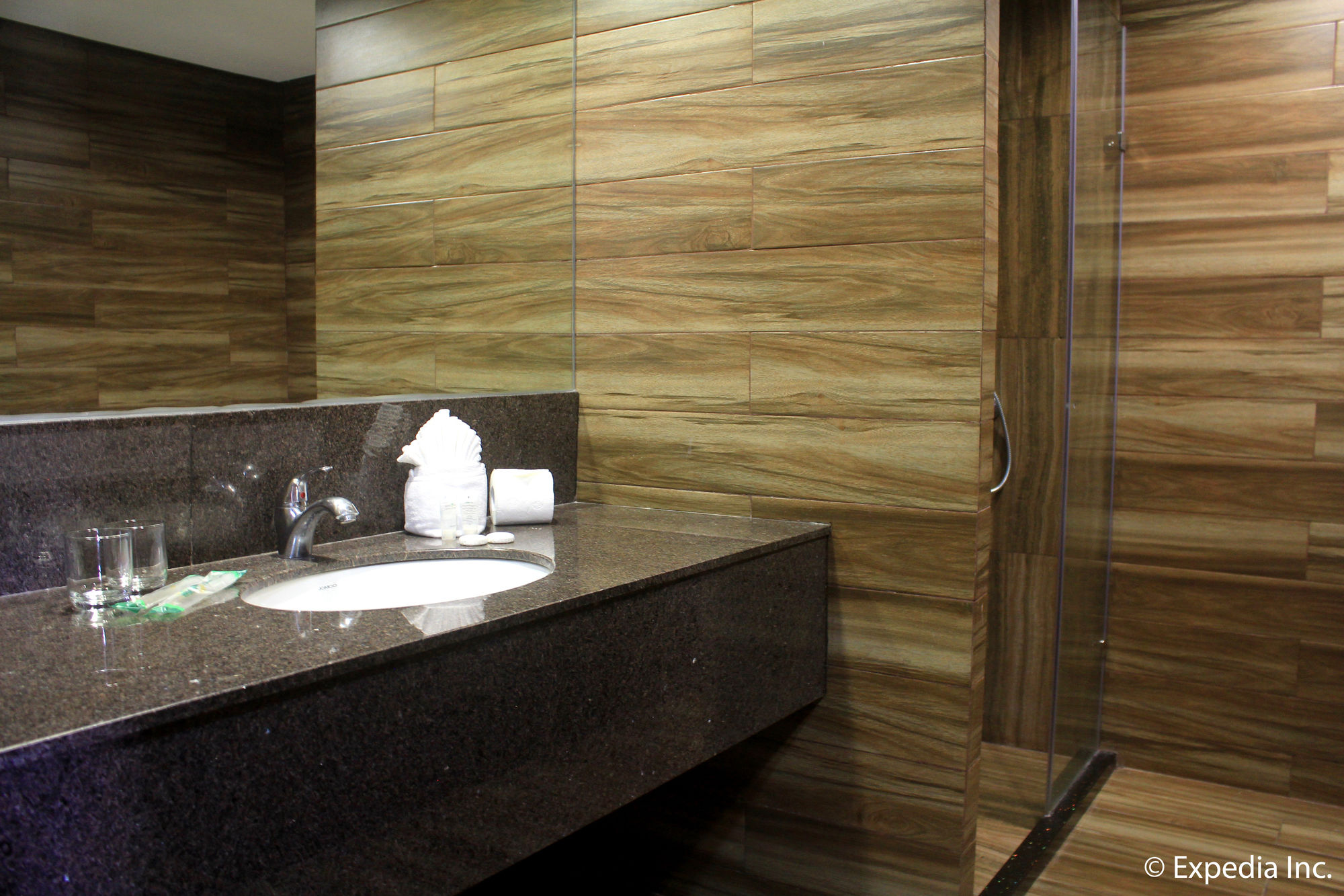 Фото Newtown Plaza Hotel