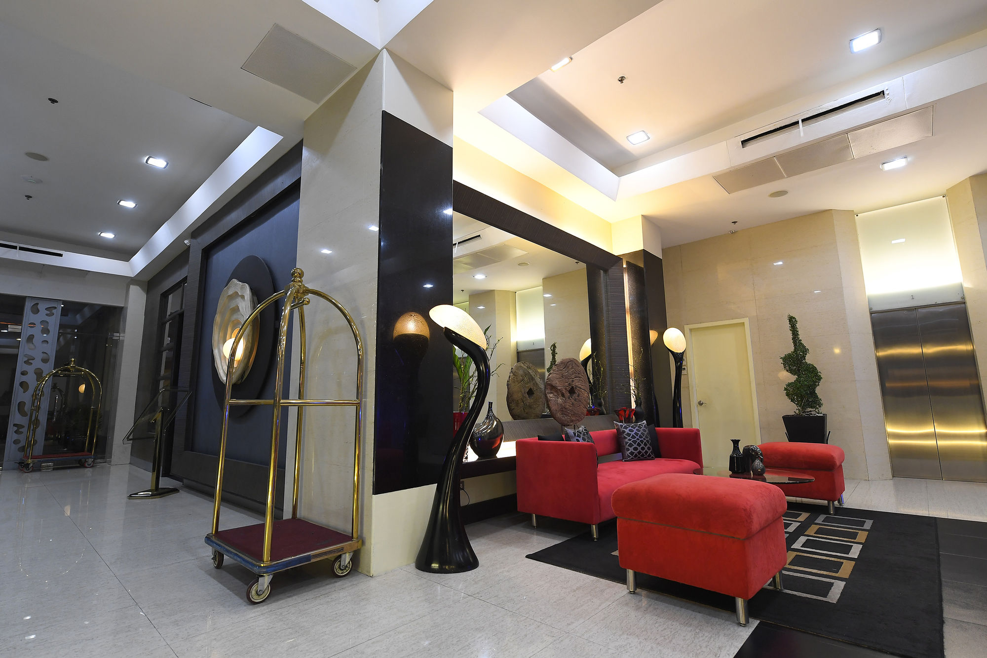 Фото Paseo Premiere Hotel