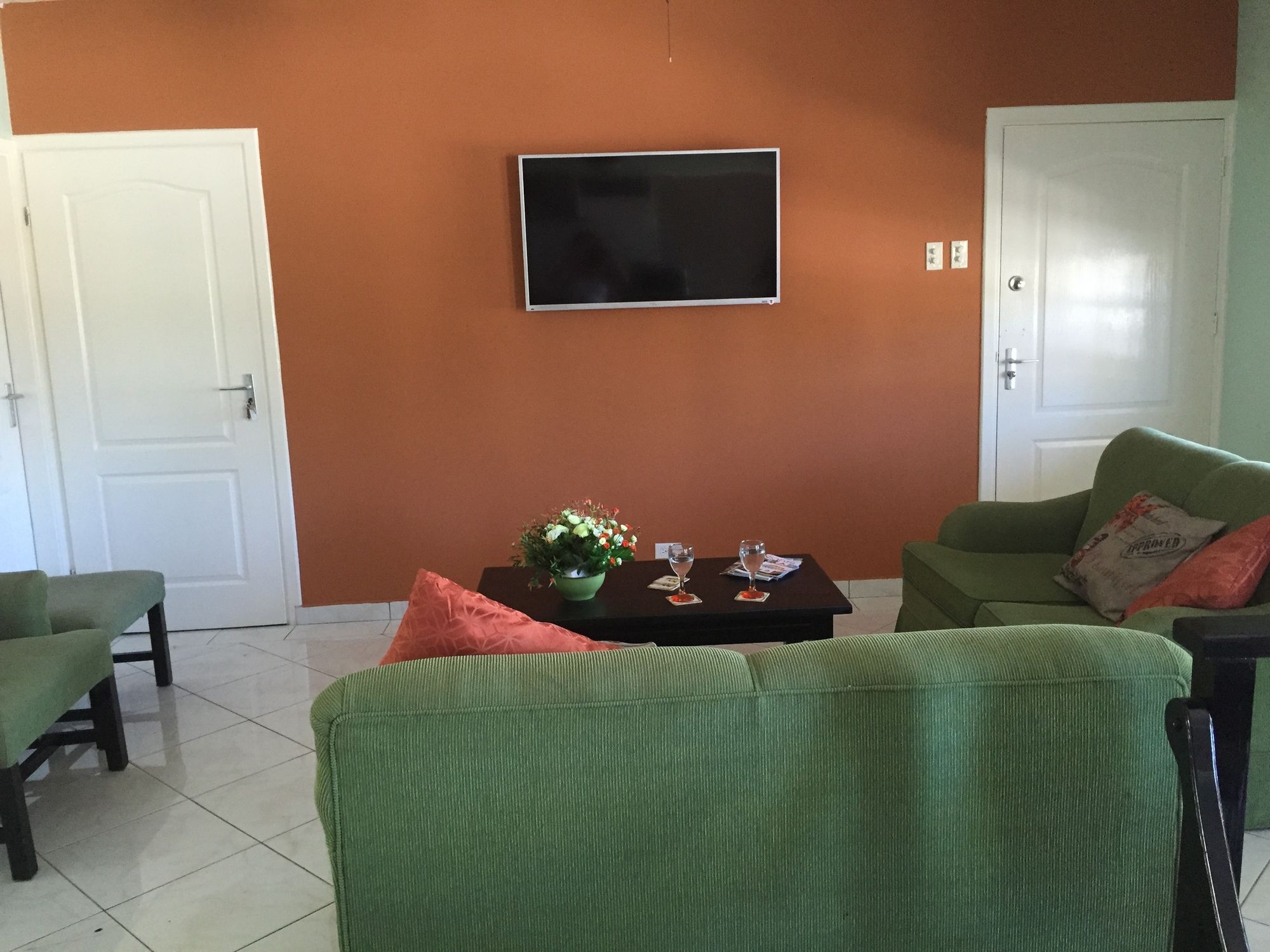 Фото Landslake Apartments