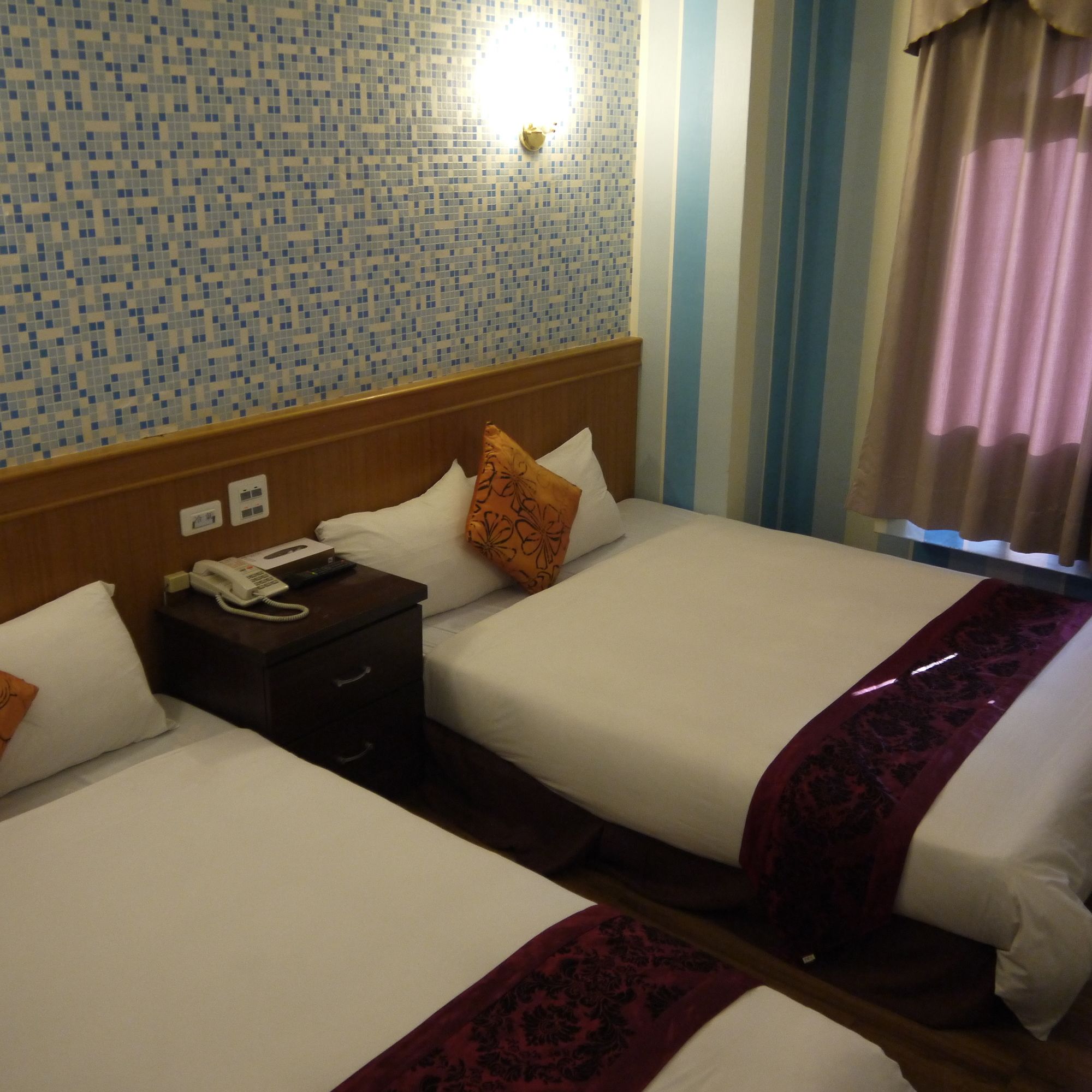 Фото Chiayi Crown Hotel