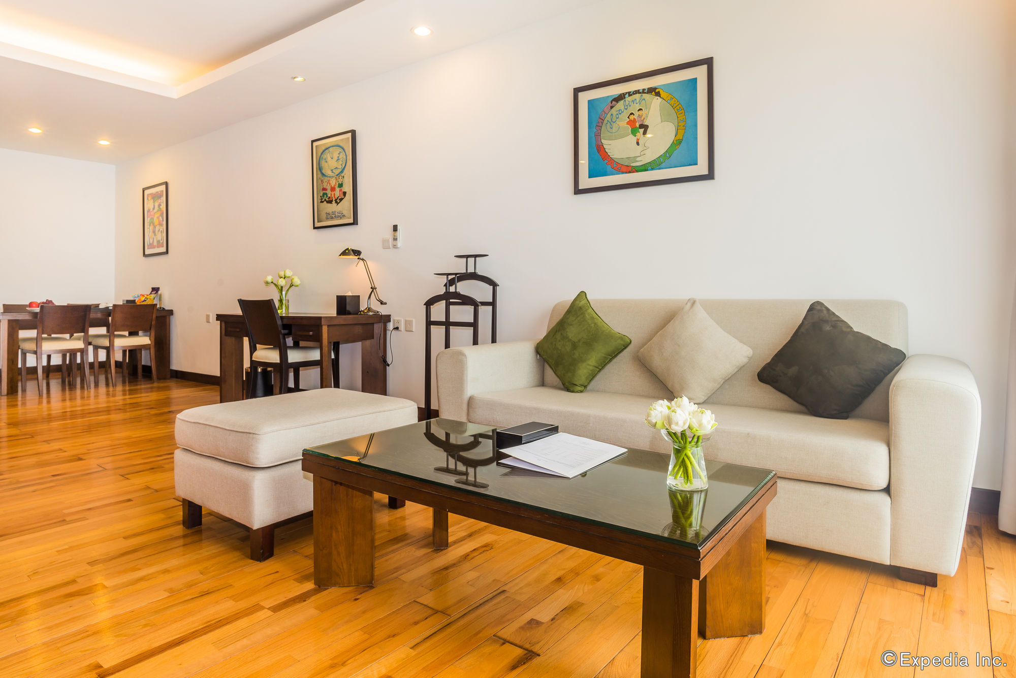 Фото Elegant Suites Westlake