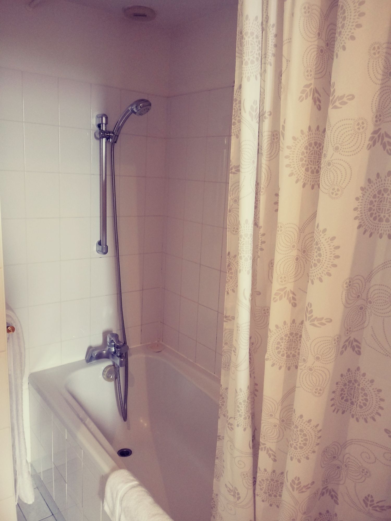 Фото Hôtel La Villa Fleurie