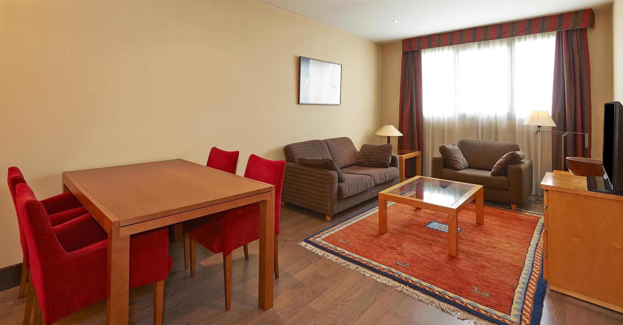 Фото Nh Ciutat de Reus