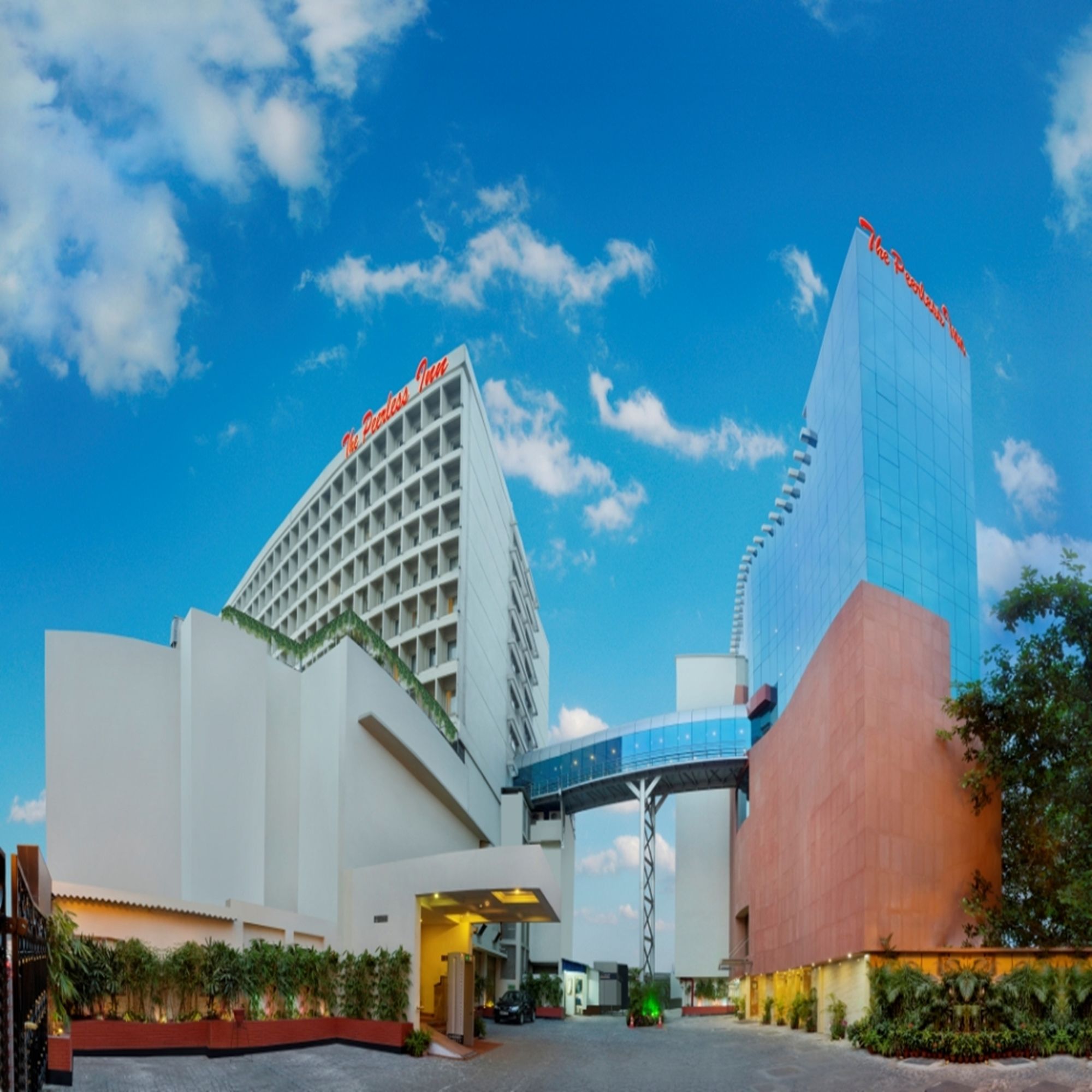 Фото Peerless Hotel Kolkata