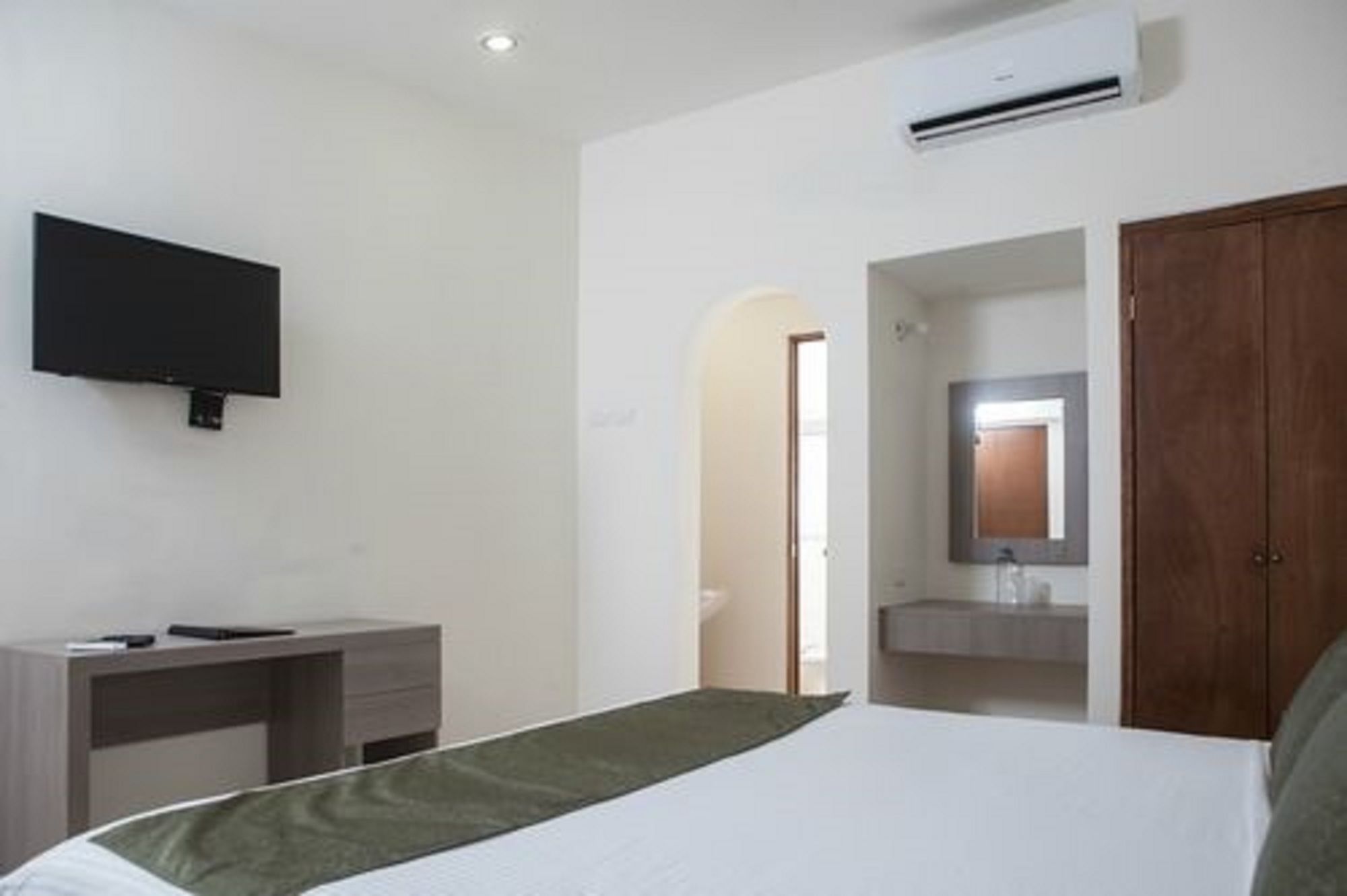 Фото Hotel La Riviera