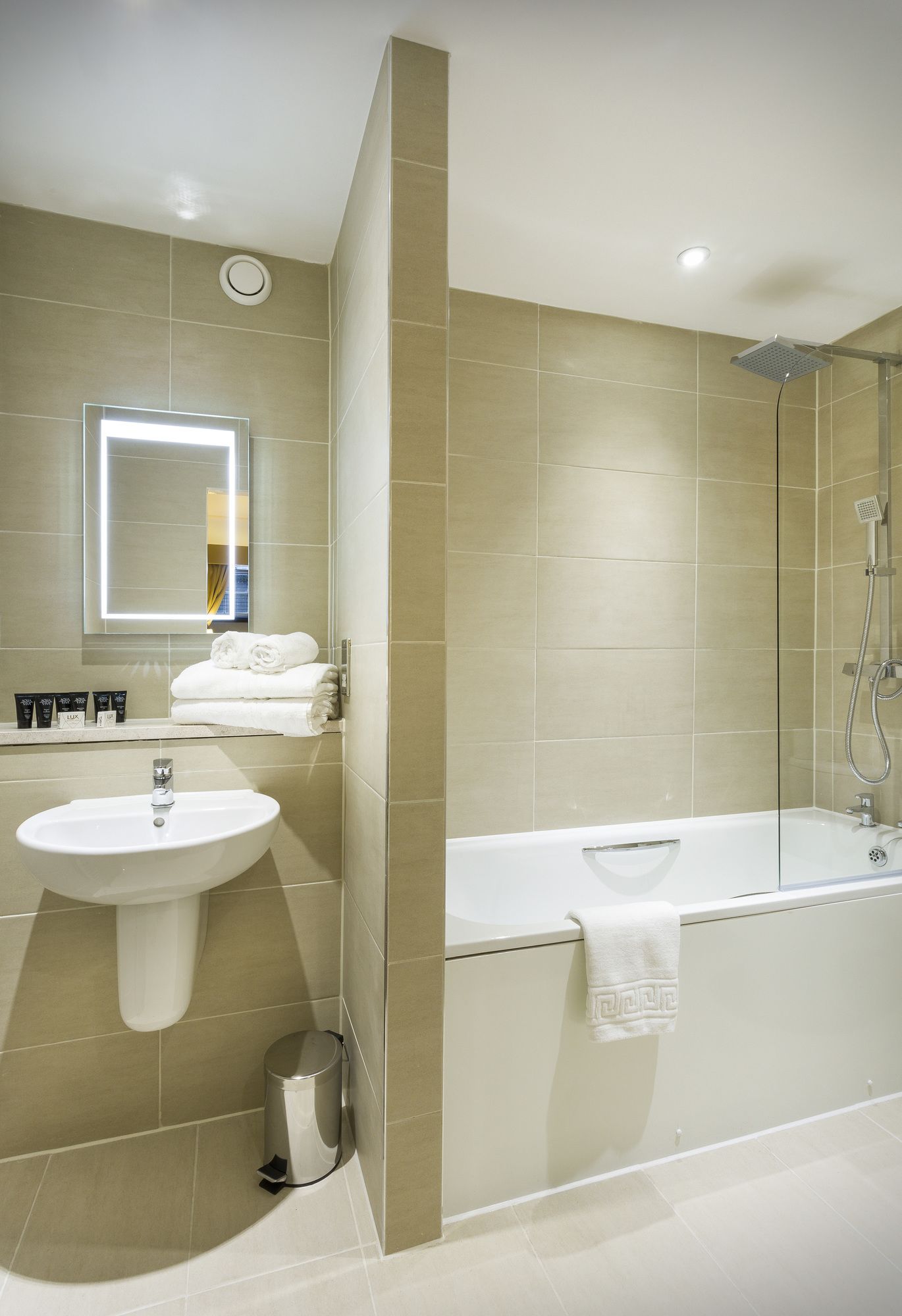 Фото Ballantrae Hotel