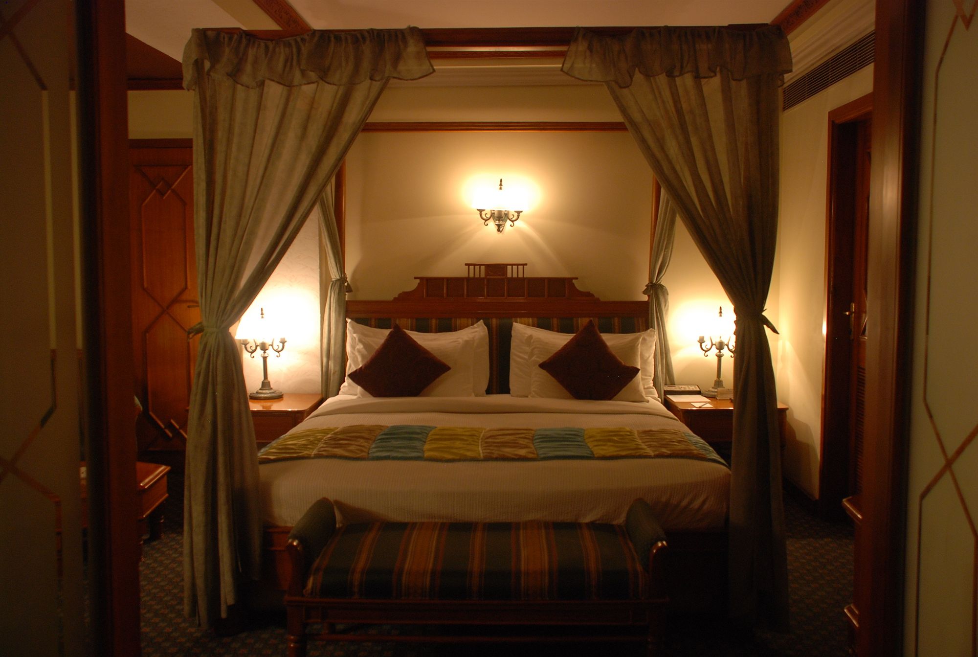 Фото The Maya Hotel